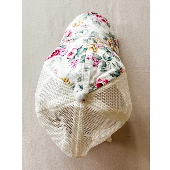 Floral Mesh Hat with Adjustable Velcro Strap - Picture 2 of 3